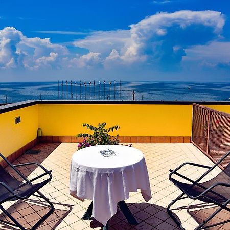 Hotel Ristorante Miralago 가르다 외부 사진