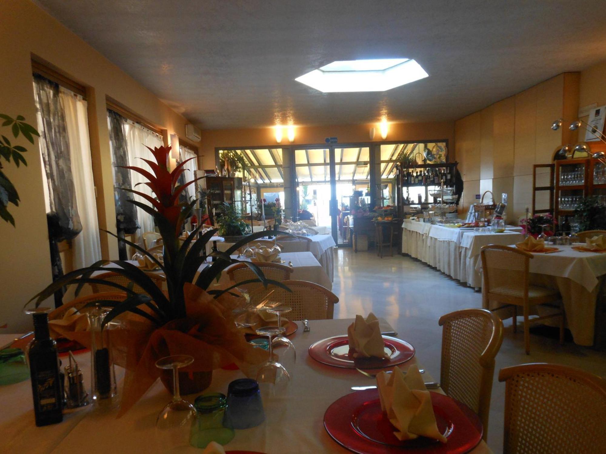 Hotel Ristorante Miralago 가르다 외부 사진