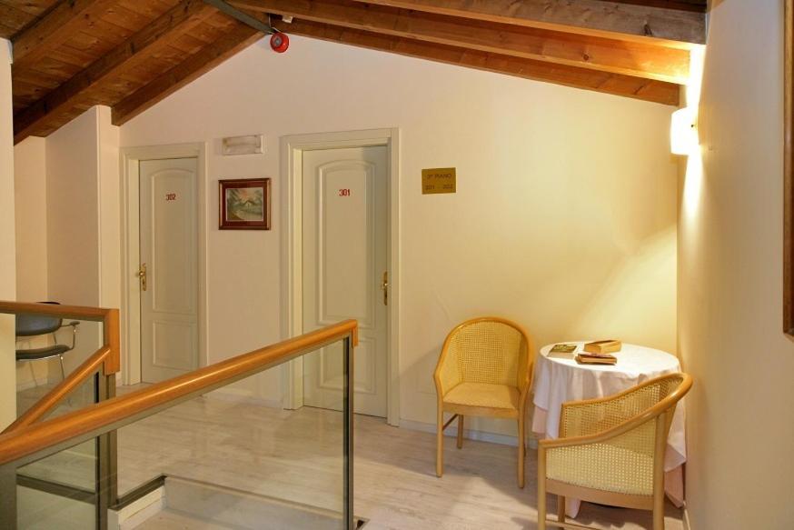 Hotel Ristorante Miralago 가르다 외부 사진