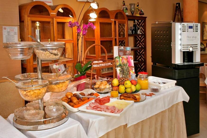 Hotel Ristorante Miralago 가르다 외부 사진