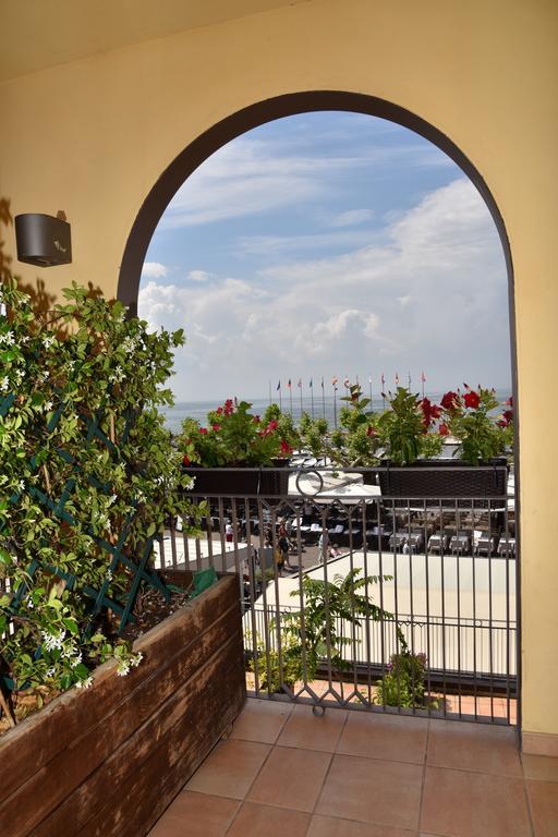 Hotel Ristorante Miralago 가르다 외부 사진